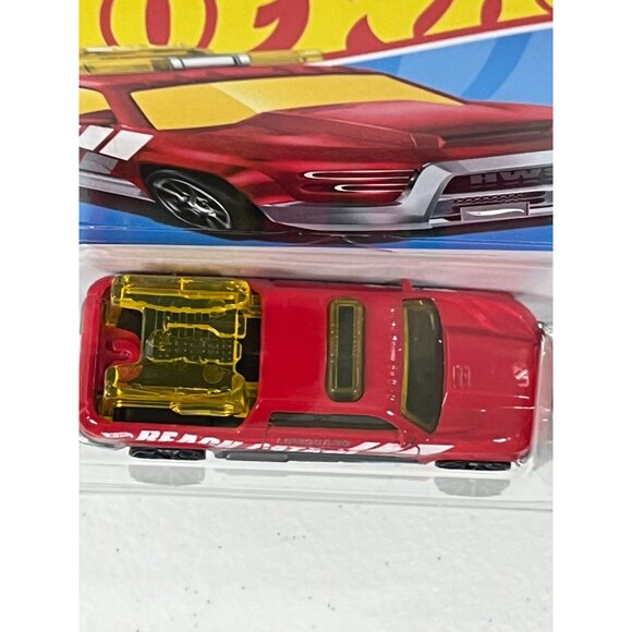 Hot Wheels 2024 Surf Duty HW Metro Beach Patrol Diecast SUV 1:64 - Picture 5 of 7